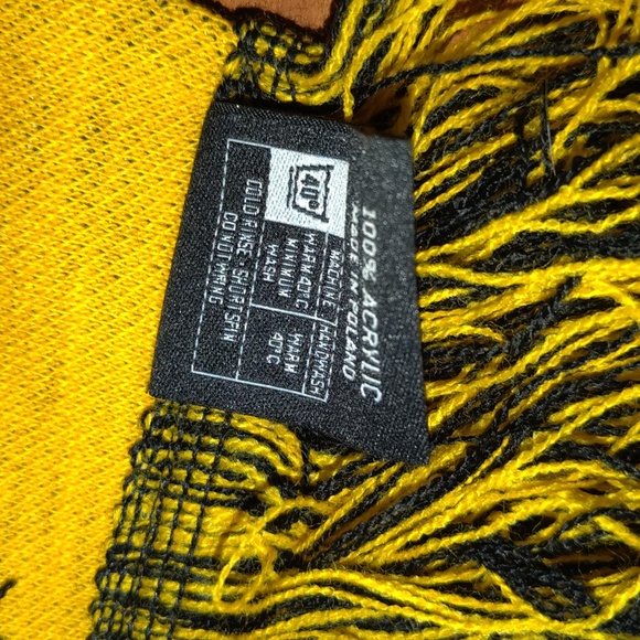 La Doña Cervecería FC Fūtbol & Social Club Scarf w/ Fringes - Picture 5 of 6